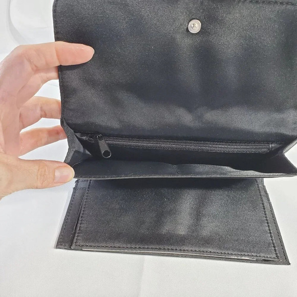 Fiore Black Croc Embossed Wallet With Silver Toned Faux Lock Embellishment NWT - Picture 5 of 9